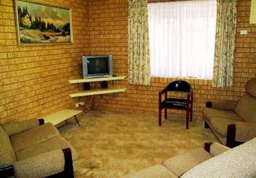 фото отеля Lone Pine Motel