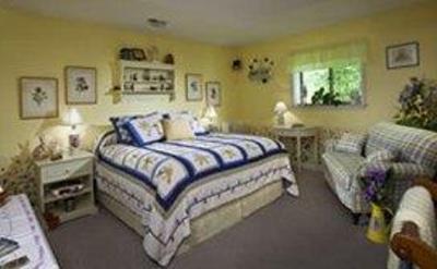 фото отеля Acorn Bed and Breakfast at Mills River