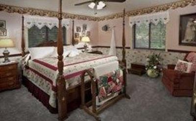 фото отеля Acorn Bed and Breakfast at Mills River