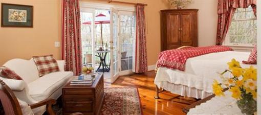 фото отеля Abner Adams House Bed & Breakfast Inn