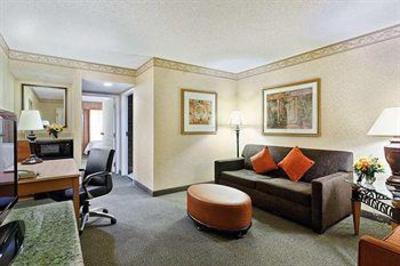 фото отеля Embassy Suites Hotel Nashville at Vanderbilt
