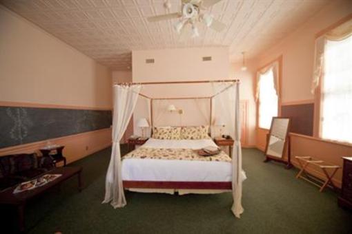 фото отеля Chambery Inn