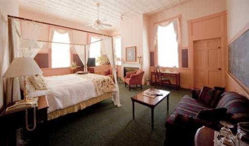 фото отеля Chambery Inn