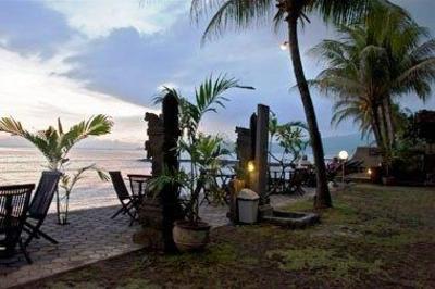 фото отеля Temple Cafe & Seaside Cottages