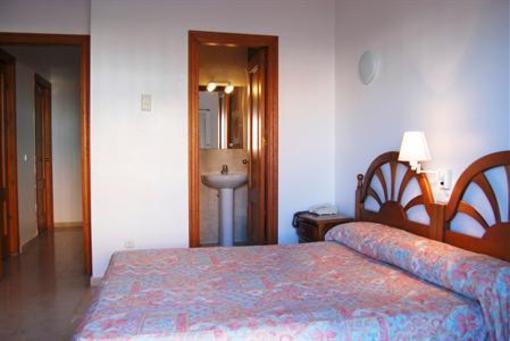 фото отеля Hostal Drago San Roque