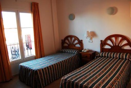 фото отеля Hostal Drago San Roque