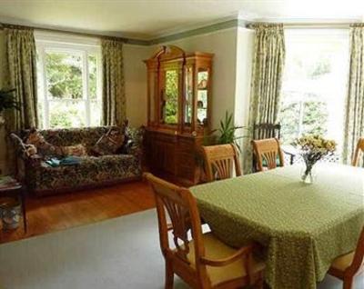 фото отеля Bedknobs Bed and Breakfast