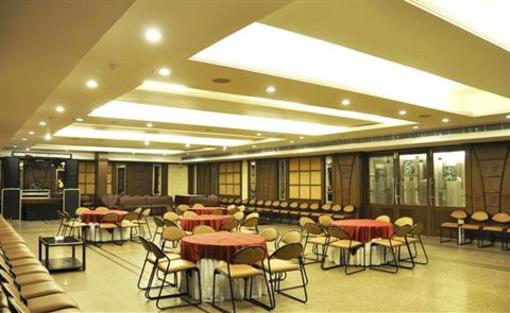 фото отеля Hotel Park Grand Chandigarh