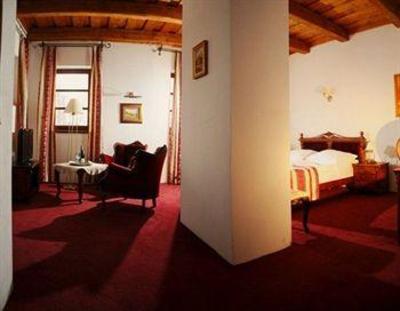 фото отеля Folwark Stara Winiarnia Hotel Mszana Dolna