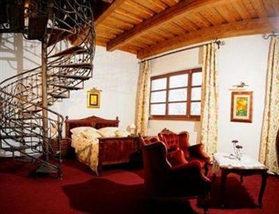 фото отеля Folwark Stara Winiarnia Hotel Mszana Dolna