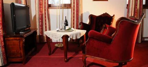 фото отеля Folwark Stara Winiarnia Hotel Mszana Dolna