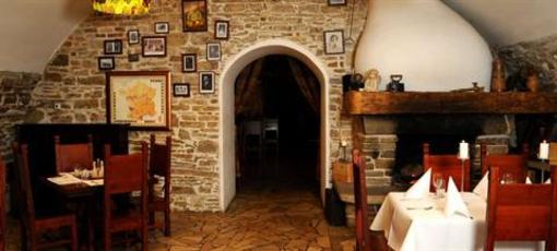 фото отеля Folwark Stara Winiarnia Hotel Mszana Dolna