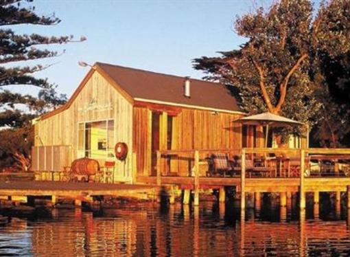 фото отеля Birks Harbour Boathouse & Birks River House