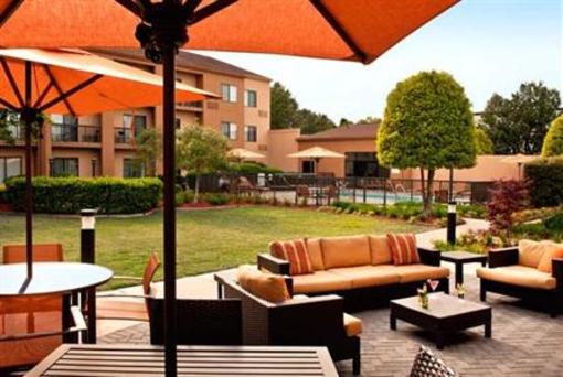 фото отеля Courtyard by Marriott Fayetteville