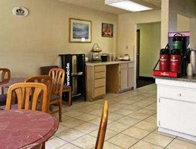 фото отеля Super 8 Motel Cleveland (Texas)