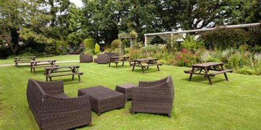 фото отеля Cedars Inn Barnstaple