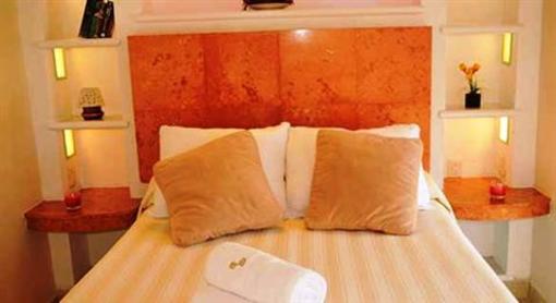 фото отеля Hotel Bucaneros
