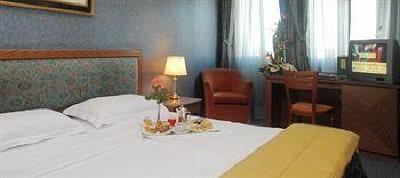фото отеля Hotel Jolly Caserta