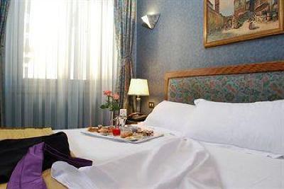 фото отеля Hotel Jolly Caserta
