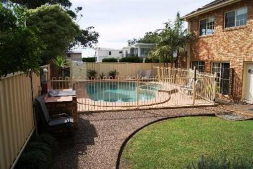 фото отеля Mollymook Surfbeach Motel & Apartments