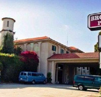 фото отеля Brookhurst Plaza Inn