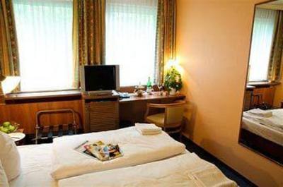 фото отеля Dom Hotel Am Romerbrunnen