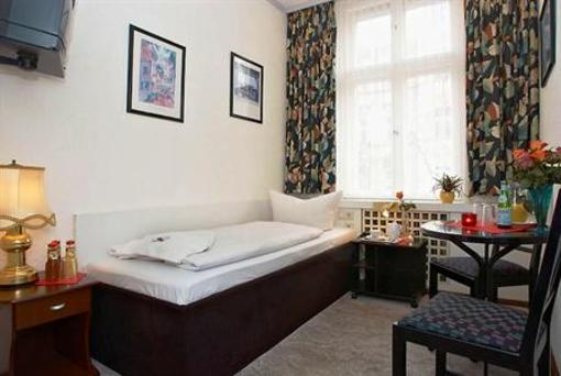 фото отеля Hotel Pension Haubach Central