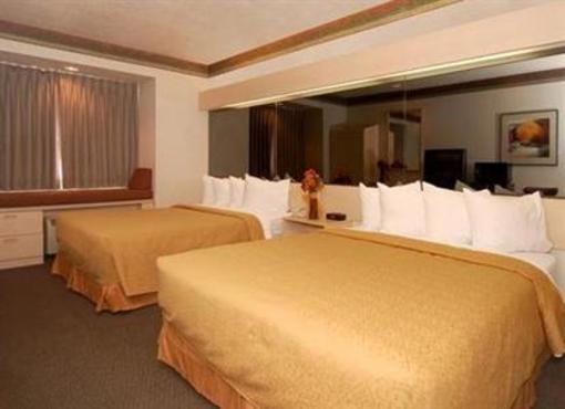 фото отеля Baymont Inn and Suites Albuquerque Downtown