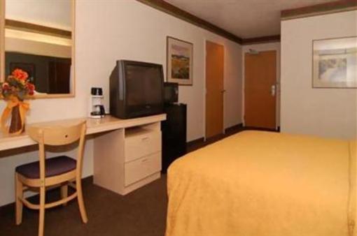 фото отеля Baymont Inn and Suites Albuquerque Downtown