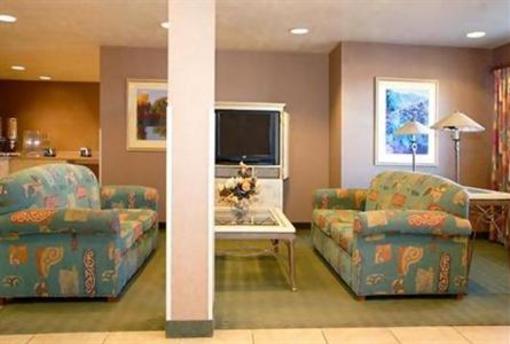 фото отеля Baymont Inn and Suites Albuquerque Downtown