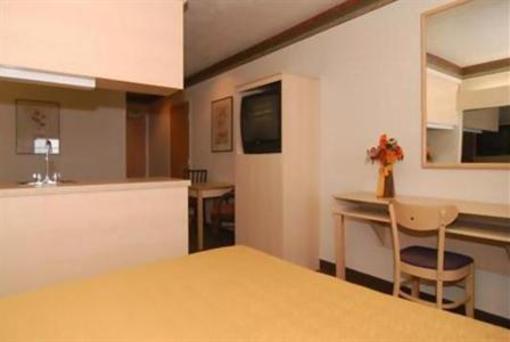 фото отеля Baymont Inn and Suites Albuquerque Downtown