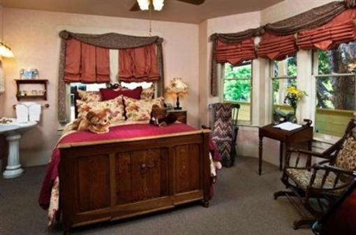 фото отеля The Groveland Hotel at Yosemite National Park