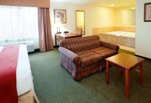 фото отеля Holiday Inn Express Hotel & Suites Rocky Mount Smith Mtn Lake