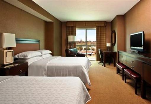 фото отеля Sheraton Hotel and Convention Center