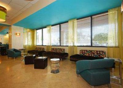 фото отеля Comfort Suites Airport & Cruise Port