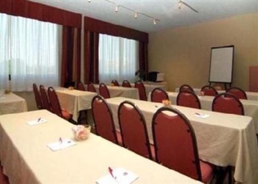 фото отеля Comfort Suites Airport & Cruise Port
