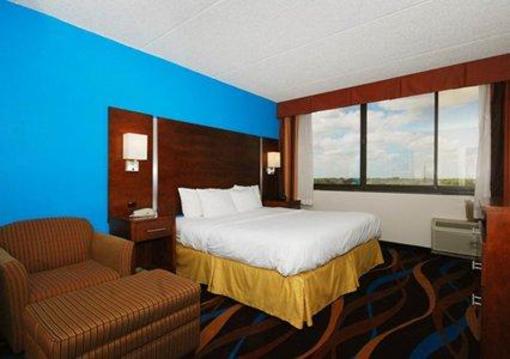 фото отеля Comfort Suites Airport & Cruise Port