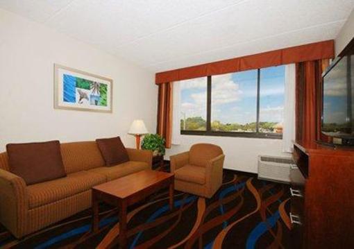 фото отеля Comfort Suites Airport & Cruise Port