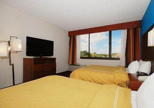 фото отеля Comfort Suites Airport & Cruise Port