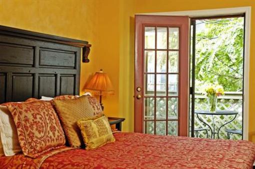 фото отеля Celie's Waterfront Inn