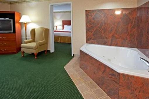 фото отеля Holiday Inn Express Woodbridge