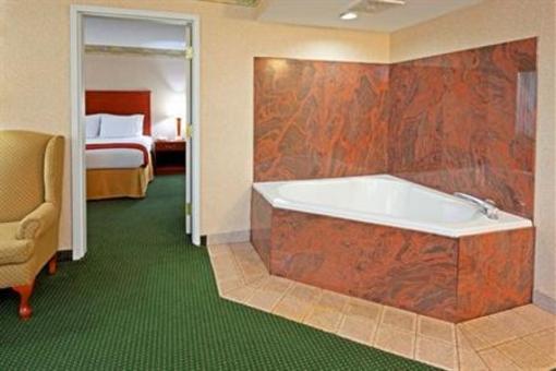 фото отеля Holiday Inn Express Woodbridge