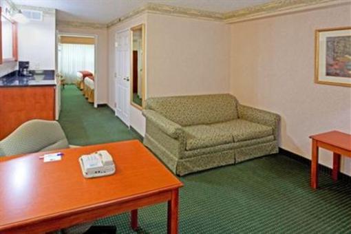 фото отеля Holiday Inn Express Woodbridge