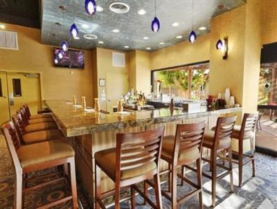 фото отеля Phoenix Place Hotel & Suites