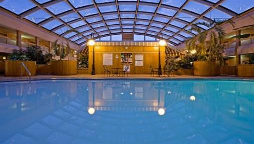 фото отеля Radisson Hotel Milwaukee North Shore