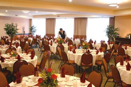 фото отеля Silver Cloud Inn - University