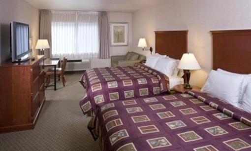 фото отеля Silver Cloud Inn - University