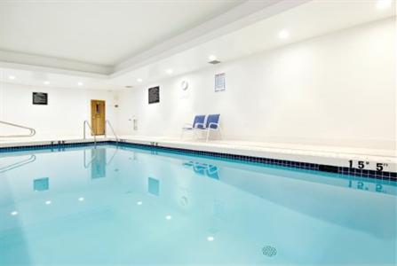 фото отеля Holiday Inn Express Hotel & Suites Surrey