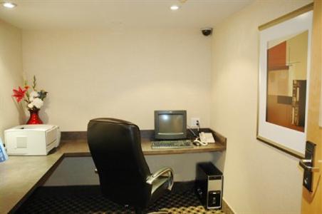 фото отеля Holiday Inn Express Hotel & Suites Surrey