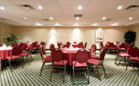 фото отеля Holiday Inn Express Hotel & Suites Surrey